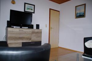 TV a/nebo společenská místnost v ubytování Haus Strandlöper