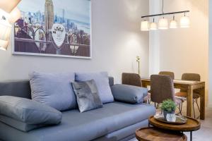 a living room with a blue couch and a table at GreatStay - Lohmeyerstr. 13 in Berlin