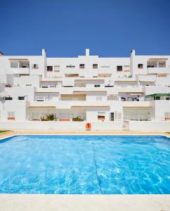 The swimming pool at or close to Casas Barulho Apartments Old Town