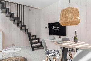 TV a/nebo společenská místnost v ubytování Bianco House Apartments