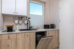 Kuchyň nebo kuchyňský kout v ubytování Bianco House Apartments