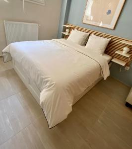 Posteľ alebo postele v izbe v ubytovaní For a genuine Athenian homestay!