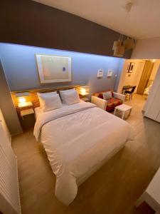 Posteľ alebo postele v izbe v ubytovaní For a genuine Athenian homestay!