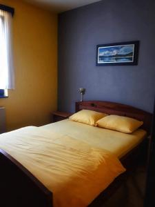 Postel nebo postele na pokoji v ubytování Apartment Tarski konaci