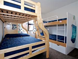 a bunk bed room with two bunk beds at Mountain Adventure Spa Escape - Ohakune Home in Ohakune