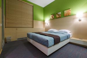 Postel nebo postele na pokoji v ubytování Sleeport