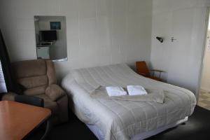 Ένα ή περισσότερα κρεβάτια σε δωμάτιο στο Taihape Motels