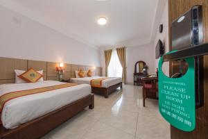 เตียงในห้องที่ Galaxy Hotel Phu Quoc