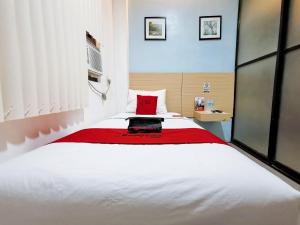 Ένα ή περισσότερα κρεβάτια σε δωμάτιο στο RedDoorz near Trade School Gensan