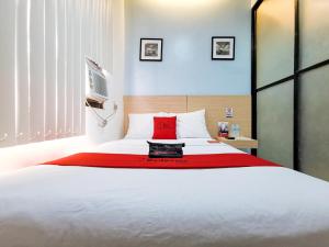 Ένα ή περισσότερα κρεβάτια σε δωμάτιο στο RedDoorz near Trade School Gensan