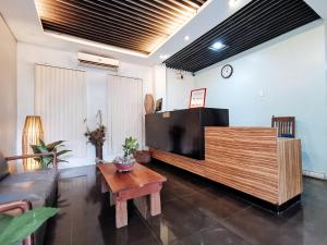 Χώρος καθιστικού στο RedDoorz near Trade School Gensan