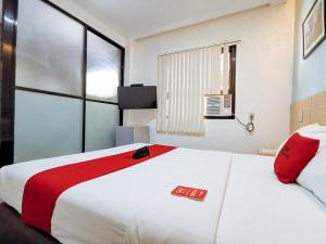 Ένα ή περισσότερα κρεβάτια σε δωμάτιο στο RedDoorz near Trade School Gensan