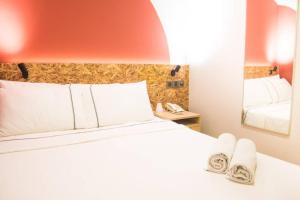 Postel nebo postele na pokoji v ubytování i-Hotel Kuala Lumpur