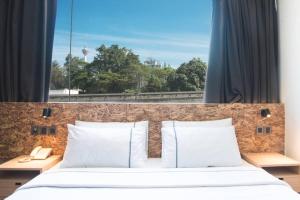 Postel nebo postele na pokoji v ubytování i-Hotel Kuala Lumpur