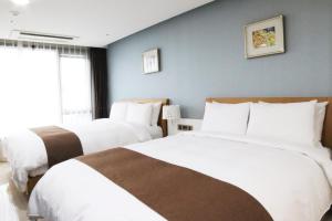 Postel nebo postele na pokoji v ubytování Mstay Hotel