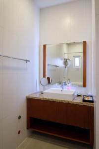 a bathroom with a sink and a large mirror at Phạm Vân Sakura Hotel in Thuan An