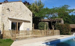 Bazén v ubytování L'OASIS DES MARAIS La maison du Marais nebo v jeho okolí
