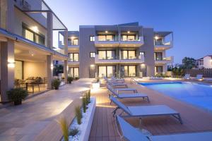 Bazén v ubytovaní KN Ionian Suites alebo v jeho blízkosti