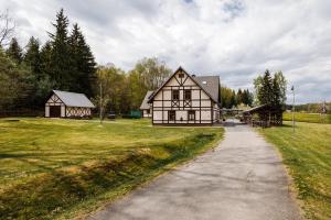 Byggingin sem gistihúsið er í