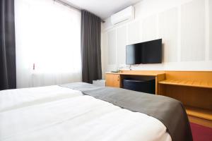 Postel nebo postele na pokoji v ubytování Hotel Maroli Mikulov