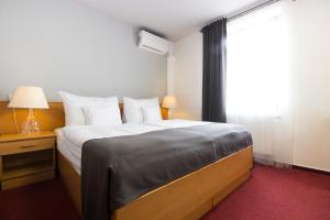Postel nebo postele na pokoji v ubytování Hotel Maroli Mikulov