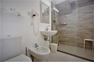 Koupelna v ubytování Hotel Maroli Mikulov