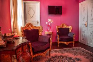 Гостиная зона в Ilion Hotel