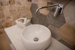 A bathroom at Suite 123 Luxury B&B Con Jacuzzi