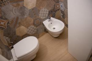 A bathroom at Suite 123 Luxury B&B Con Jacuzzi