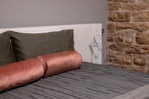 A bed or beds in a room at Suite 123 Luxury B&B Con Jacuzzi