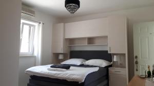 Postel nebo postele na pokoji v ubytování Apartmani Vidoš