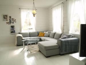 a living room with a couch and a table at Byrkjeleite - modernized house with 5 bedrooms in Herand