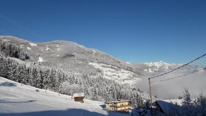 Ferienwohnung Kircher during the winter