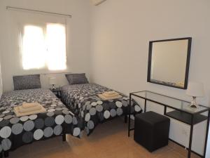 Posteľ alebo postele v izbe v ubytovaní Ole Playa 6A, Beach Front - A pie de Playa, Sea Views - Vistas al Mar, Parking, Puerto Marina