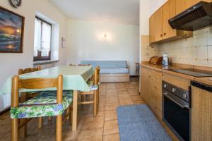 Kuchyň nebo kuchyňský kout v ubytování Casa Elisa Apartments