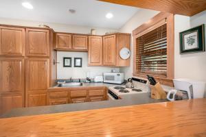 Kuchyň nebo kuchyňský kout v ubytování Powell Peak 104 Condo