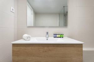 Kúpeľňa v ubytovaní Art House Renoir Plaza Universitat Sant Antoni