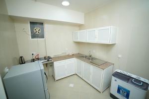 A kitchen or kitchenette at Star Emirates Downtown