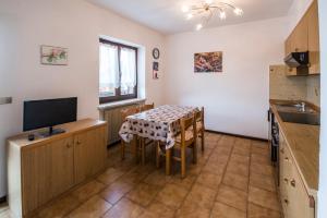 TV a/nebo společenská místnost v ubytování Casa Elisa Apartments