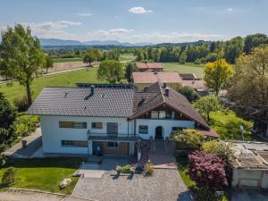 an aerial view of a house with a roof at Ferienwohnung Selina in Taching am See