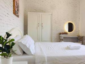 Postel nebo postele na pokoji v ubytování Dylan Hotel
