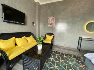 TV a/nebo společenská místnost v ubytování Dylan Hotel