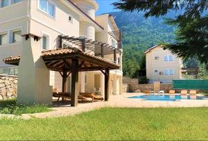 Swimmingpoolen hos eller tæt på Villa Karmele