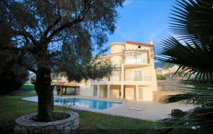 Swimmingpoolen hos eller tæt på Villa Karmele