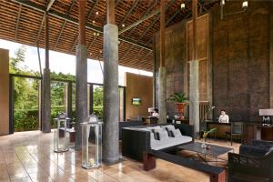 Posezení v ubytování MUTHI MAYA Forest Pool Villa Resort - SHA Plus Certified