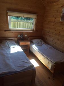 Tempat tidur dalam kamar di Viesu nams Zivtiņi