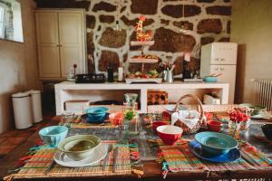 a table with bowls and dishes on it with a table cloth at Casa do Xico in Guardizela