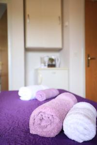 Cama ou camas em um quarto em APARTMANI SARLIJA