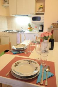 A cozinha ou cozinha compacta de APARTMANI SARLIJA