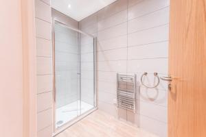 Et badeværelse på Braid Apartments by Mansley